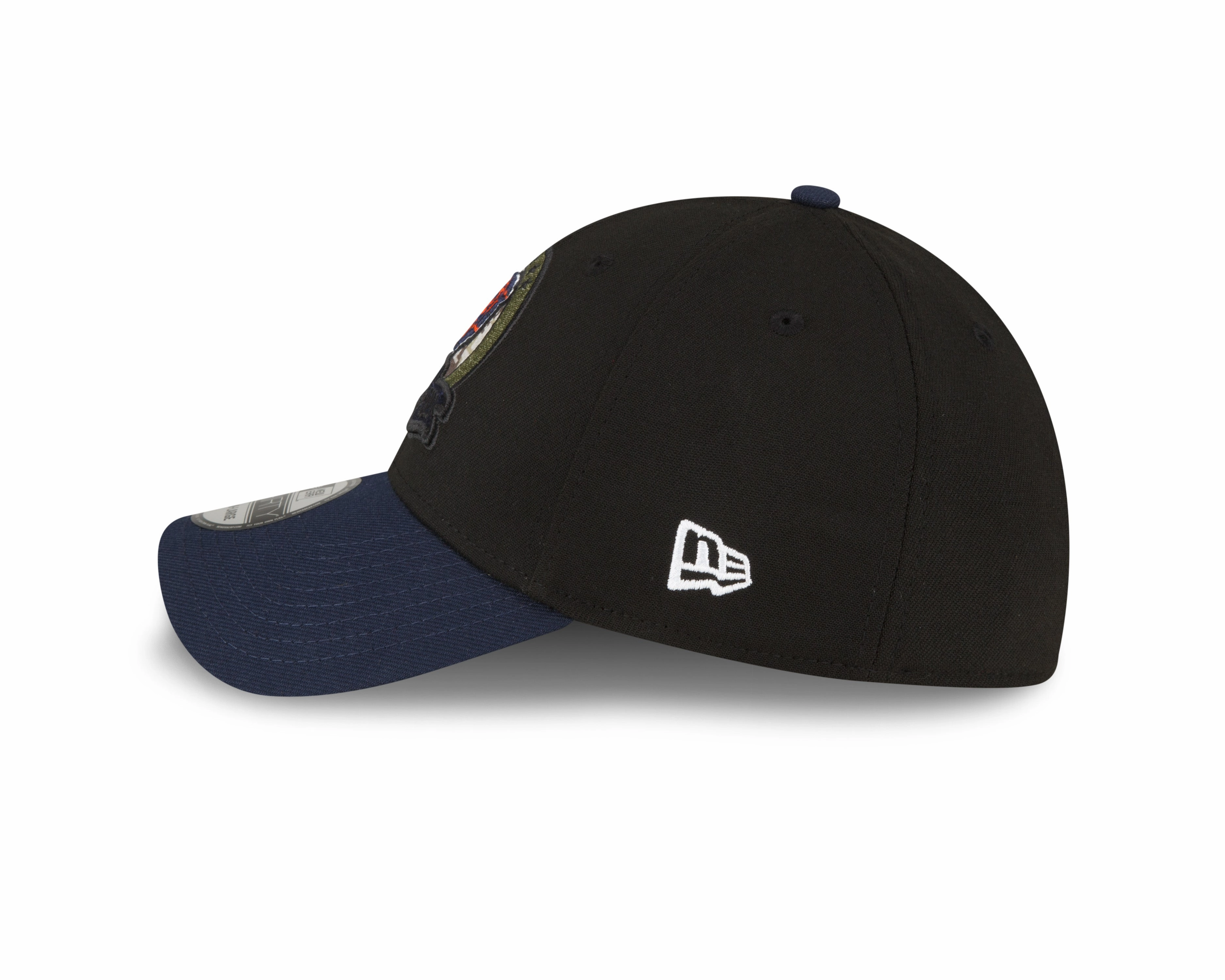 Men's Chicago Bears New Era Black 2022 Salute to Service Historic Logo 39THIRTY Flex Hat